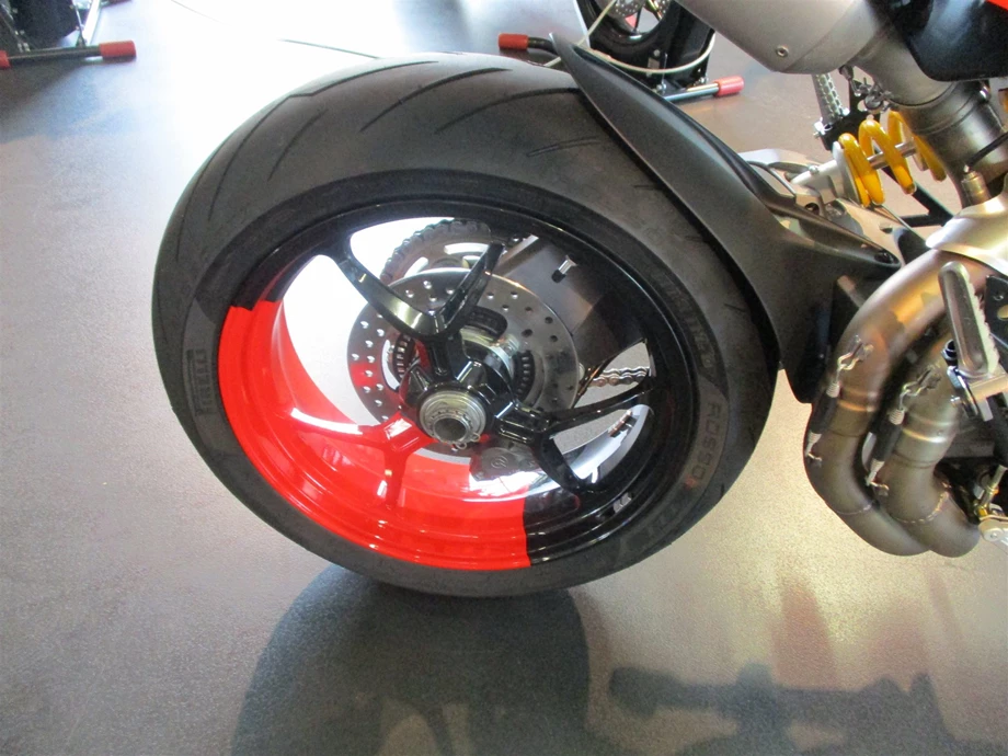 Umbgebautes Motorrad Ducati Hypermotard 950 RVE Bild 16: Umbgebautes Motorrad Ducati Hypermotard 950 RVE