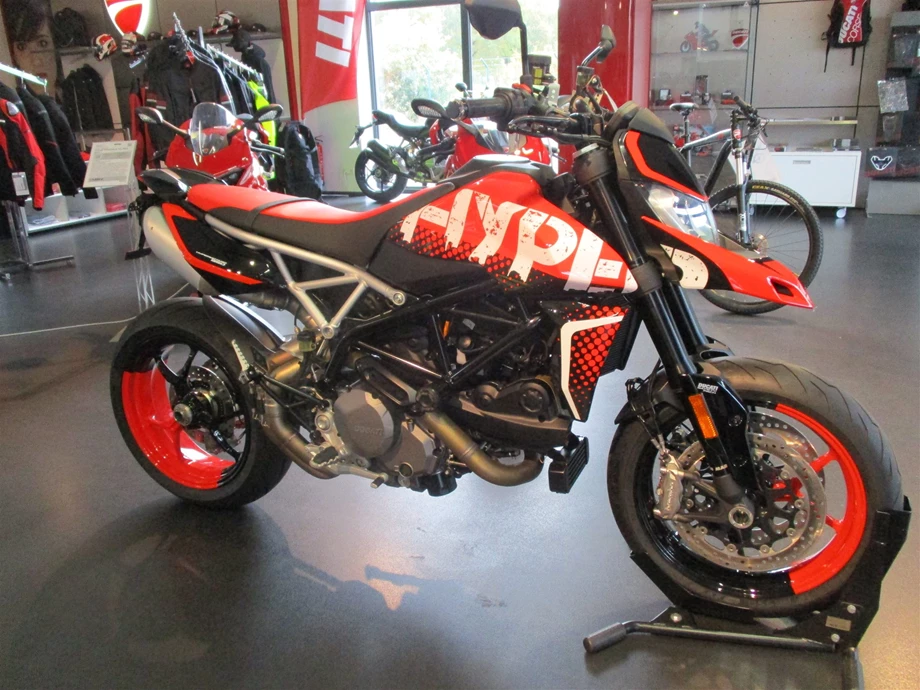 Umbgebautes Motorrad Ducati Hypermotard 950 RVE Bild 4: Umbgebautes Motorrad Ducati Hypermotard 950 RVE