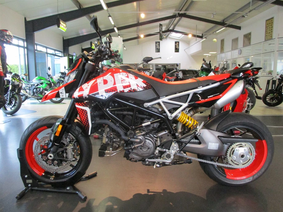 Umbgebautes Motorrad Ducati Hypermotard 950 RVE Bild 3: Umbgebautes Motorrad Ducati Hypermotard 950 RVE