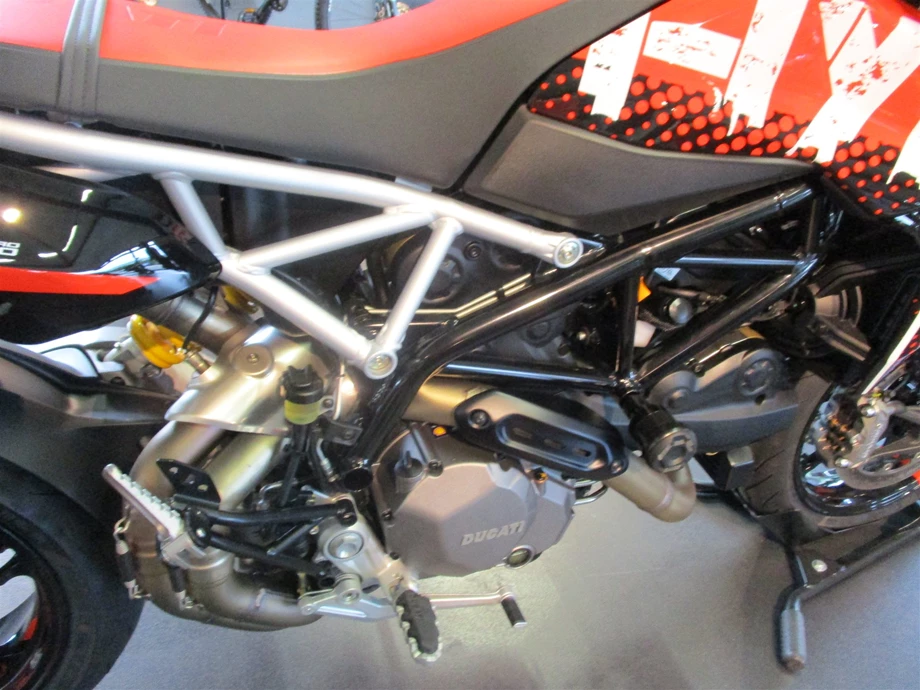 Umbgebautes Motorrad Ducati Hypermotard 950 RVE Bild 11: Umbgebautes Motorrad Ducati Hypermotard 950 RVE