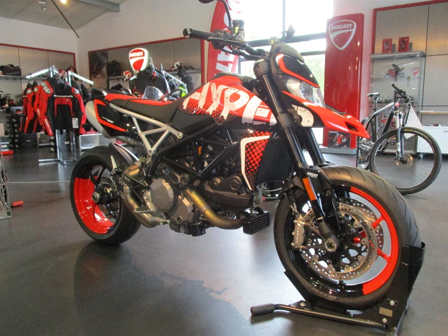 Umbgebautes Motorrad Ducati Hypermotard 950 RVE Bild 1: Umbgebautes Motorrad Ducati Hypermotard 950 RVE