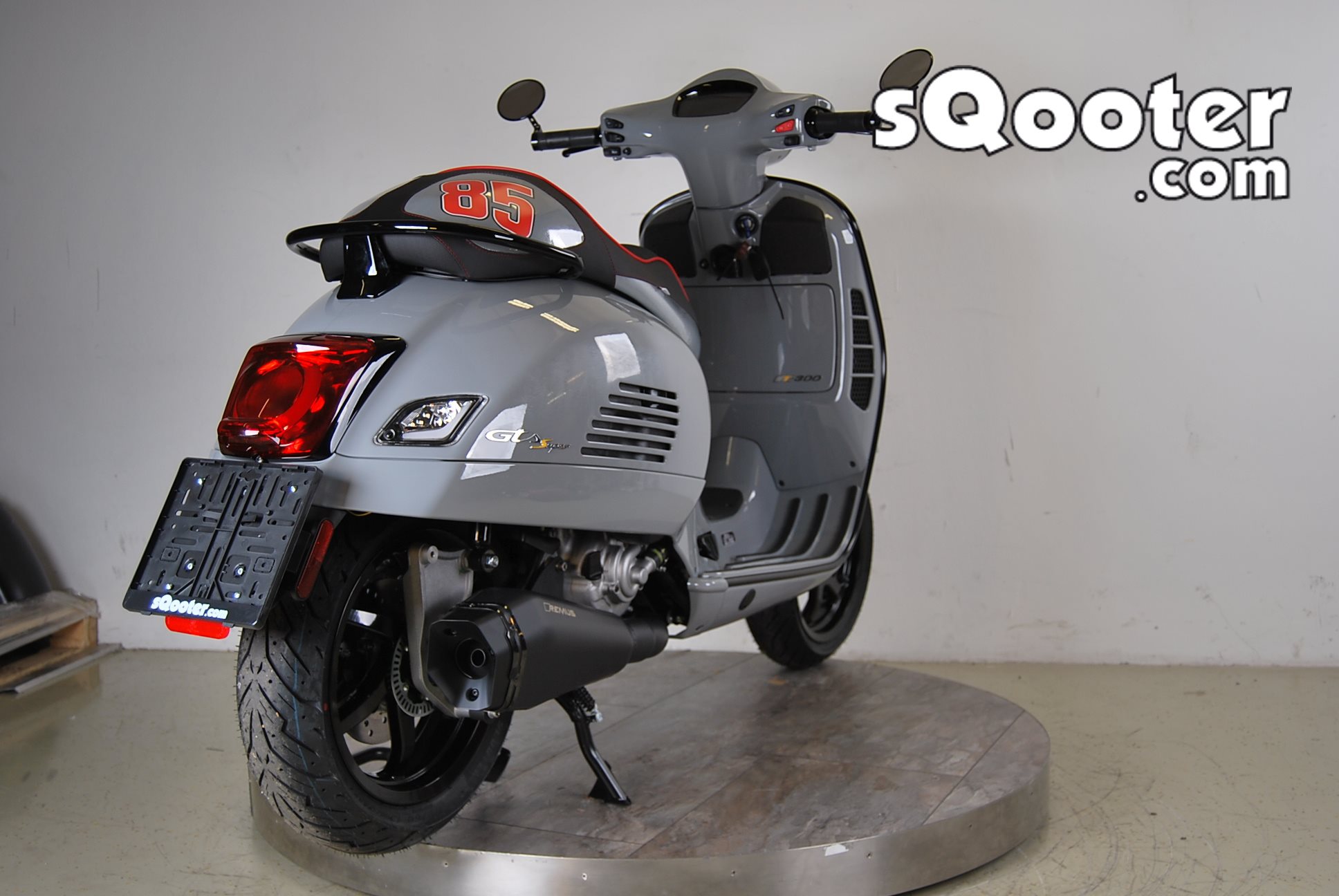 Umgebautes Motorrad Vespa Gts Hpe Super Tech Von Sqooter Com Ps De