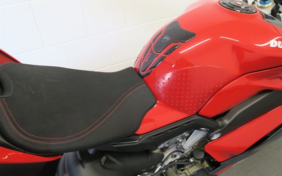 Umgebautes Motorrad Ducati Panigale V4 S von Witten u. Weber oHG - Bild 14 Umgebautes Motorrad Ducati Panigale V4 S von Witten u. Weber oHG - Bild 14