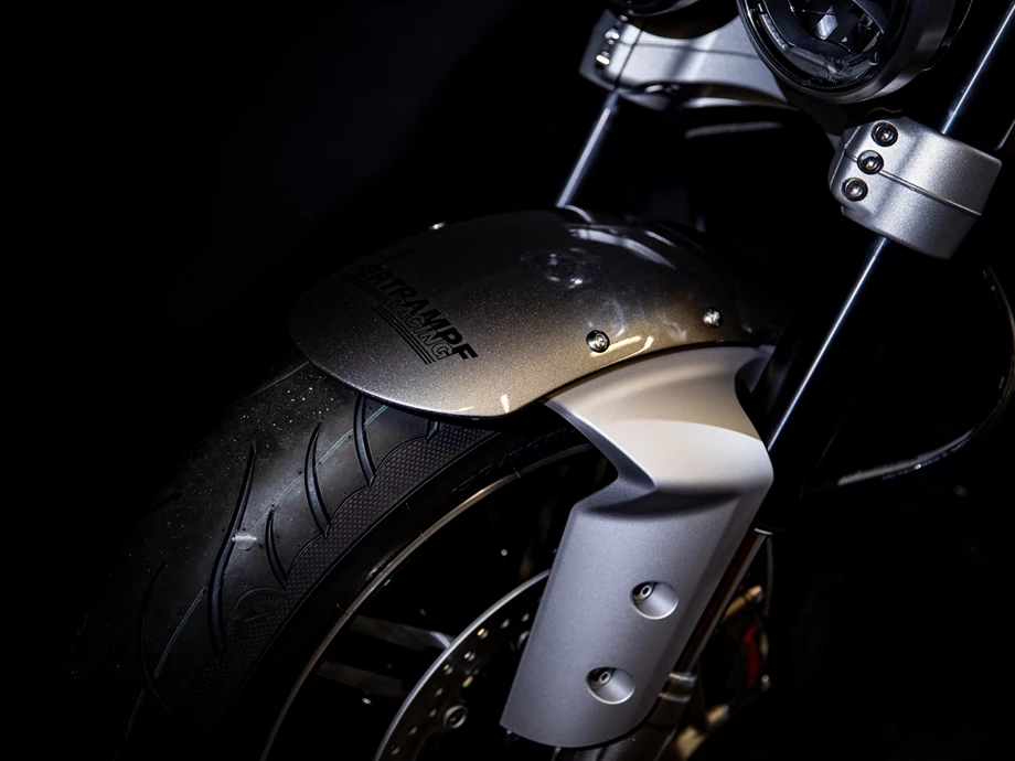 Umbgebautes Motorrad Triumph Rocket 3 GT Bild 5: Umbgebautes Motorrad Triumph Rocket 3 GT