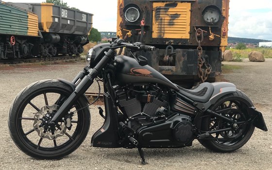 Umgebautes Motorrad Harley-Davidson Softail Breakout 114 FXBRS von X-Trem Custombikes - Bild 14 Umgebautes Motorrad Harley-Davidson Softail Breakout 114 FXBRS von X-Trem Custombikes - Bild 14