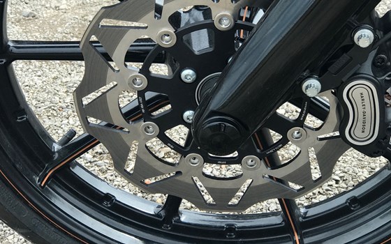 Umgebautes Motorrad Harley-Davidson Softail Breakout 114 FXBRS von X-Trem Custombikes - Bild 21 Umgebautes Motorrad Harley-Davidson Softail Breakout 114 FXBRS von X-Trem Custombikes - Bild 21