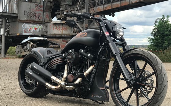 Umgebautes Motorrad Harley-Davidson Softail Breakout 114 FXBRS von X-Trem Custombikes - Bild 1 Umgebautes Motorrad Harley-Davidson Softail Breakout 114 FXBRS von X-Trem Custombikes - Bild 1