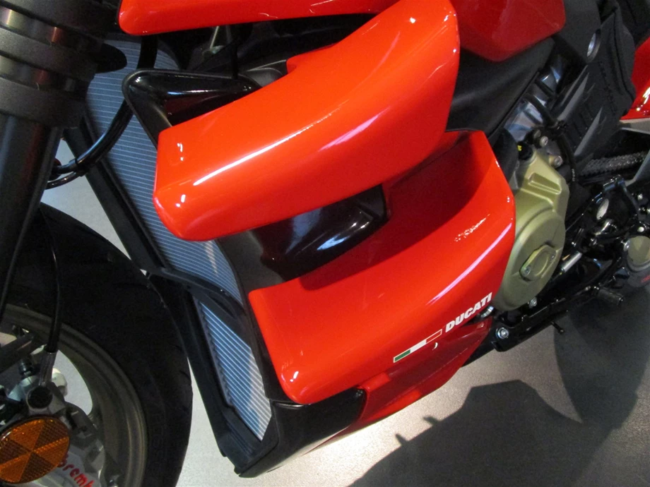 Umbgebautes Motorrad Ducati Streetfighter V4 Bild 10: Umbgebautes Motorrad Ducati Streetfighter V4