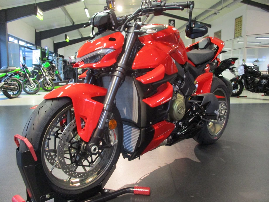 Umbgebautes Motorrad Ducati Streetfighter V4 Bild 8: Umbgebautes Motorrad Ducati Streetfighter V4