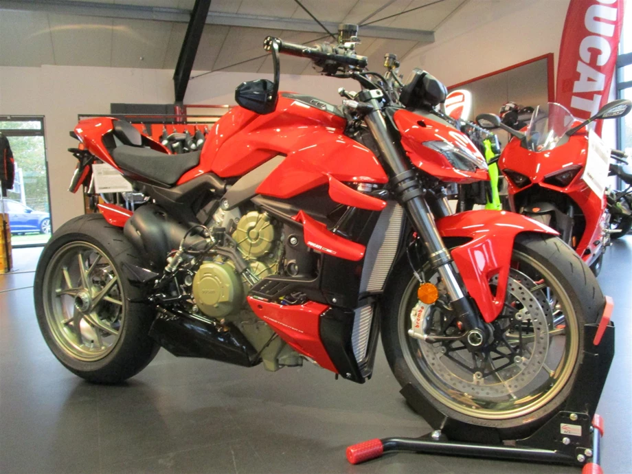 Umbgebautes Motorrad Ducati Streetfighter V4 Bild 1: Umbgebautes Motorrad Ducati Streetfighter V4