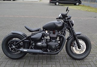 Triumph Bonneville Bobber Black
