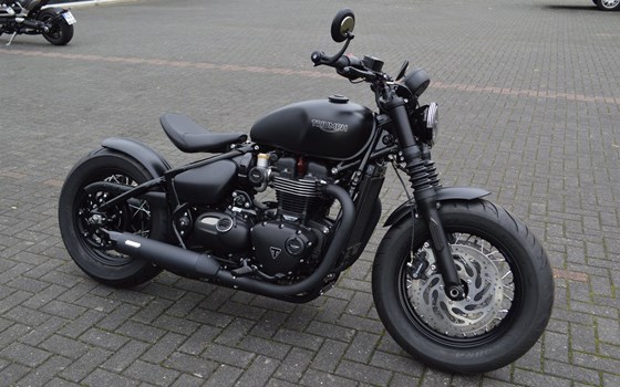 Umgebautes Motorrad Triumph Bonneville Bobber Black von Motorrad Lörper, Inh. Martin Lörper - Bild 2 Umgebautes Motorrad Triumph Bonneville Bobber Black von Motorrad Lörper, Inh. Martin Lörper - Bild 2