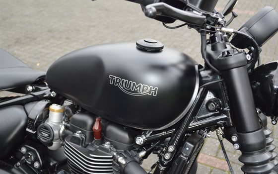 Umgebautes Motorrad Triumph Bonneville Bobber Black von Motorrad Lörper, Inh. Martin Lörper - Bild 6 Umgebautes Motorrad Triumph Bonneville Bobber Black von Motorrad Lörper, Inh. Martin Lörper - Bild 6
