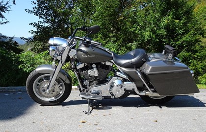 Harley-Davidson Touring Road King FLHR Custom Bike Harley-Davidson Touring Road King FLHR Custom Bike
