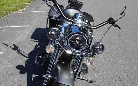 Umgebautes Motorrad Harley-Davidson Touring Road King FLHR von Reibnkustomizastahlhelm - Bild 5 Umgebautes Motorrad Harley-Davidson Touring Road King FLHR von Reibnkustomizastahlhelm - Bild 5