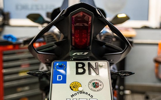Umgebautes Motorrad Yamaha R1 von MZB Motorrad Bonn GmbH - Bild 13 Umgebautes Motorrad Yamaha R1 von MZB Motorrad Bonn GmbH - Bild 13
