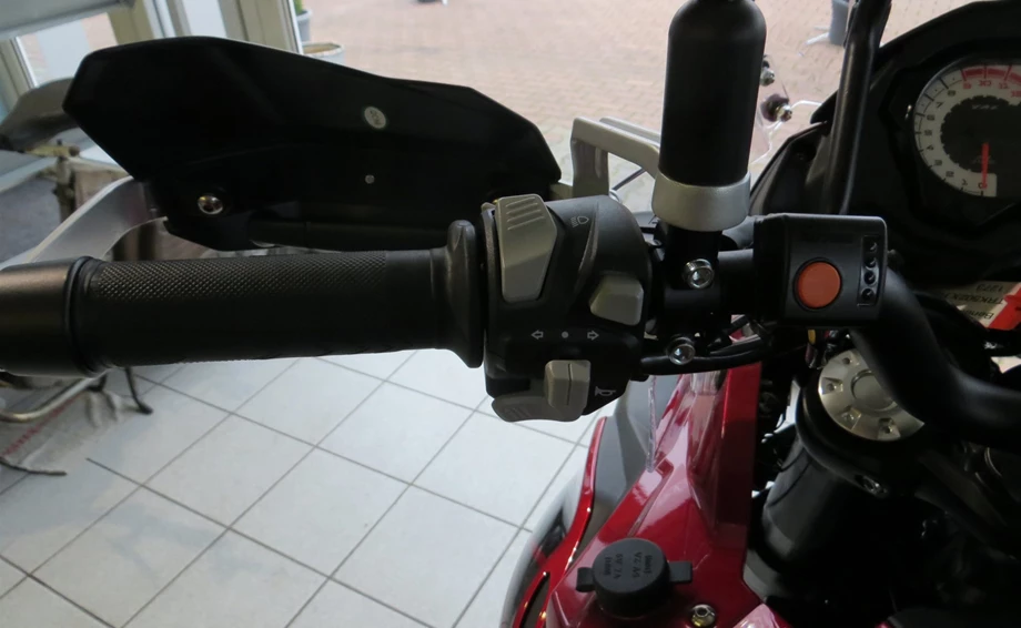Umbgebautes Motorrad Benelli TRK 502 X Bild 3: Umbgebautes Motorrad Benelli TRK 502 X