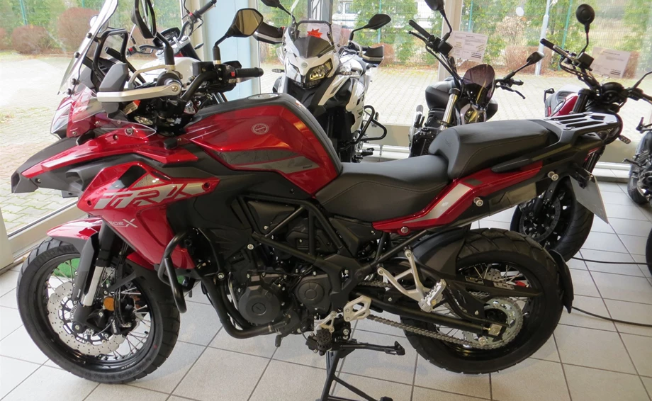 Umbgebautes Motorrad Benelli TRK 502 X Bild 2: Umbgebautes Motorrad Benelli TRK 502 X
