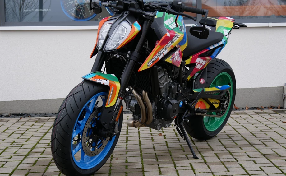 Umbgebautes Motorrad KTM 790 Duke Bild 4: Umbgebautes Motorrad KTM 790 Duke