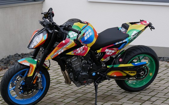 Umgebautes Motorrad KTM 790 Duke von motoroox GmbH - Bild 1 Umgebautes Motorrad KTM 790 Duke von motoroox GmbH - Bild 1