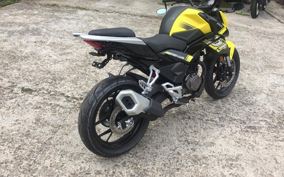 Umgebautes Motorrad FK Motors FK 12 SF Street-Fighter von Auto Center Brenner GmbH - Bild 5 Umgebautes Motorrad FK Motors FK 12 SF Street-Fighter von Auto Center Brenner GmbH - Bild 5