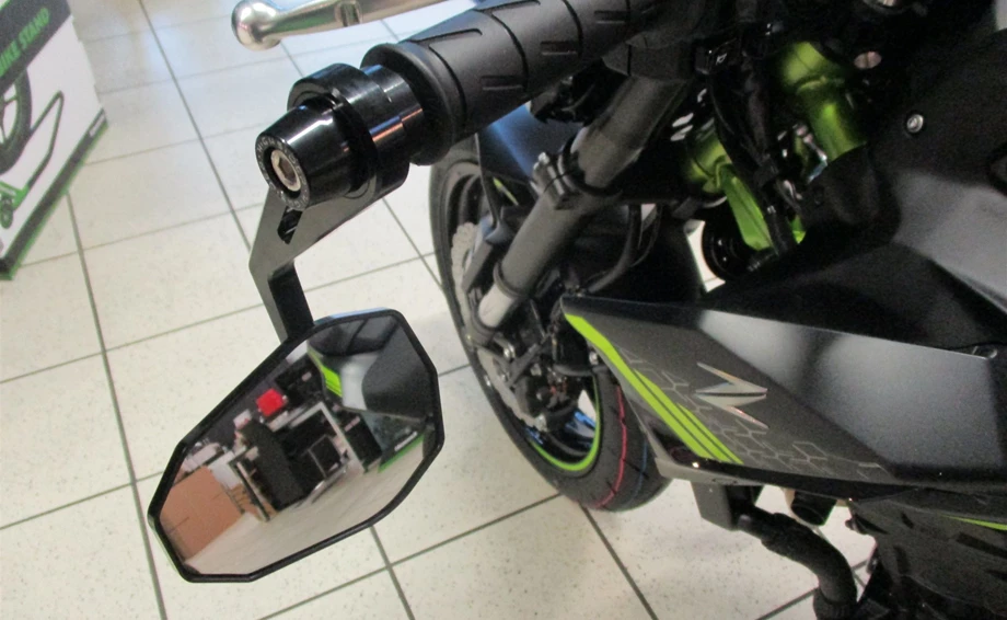 Umbgebautes Motorrad Kawasaki Z900 Bild 9: Umbgebautes Motorrad Kawasaki Z900