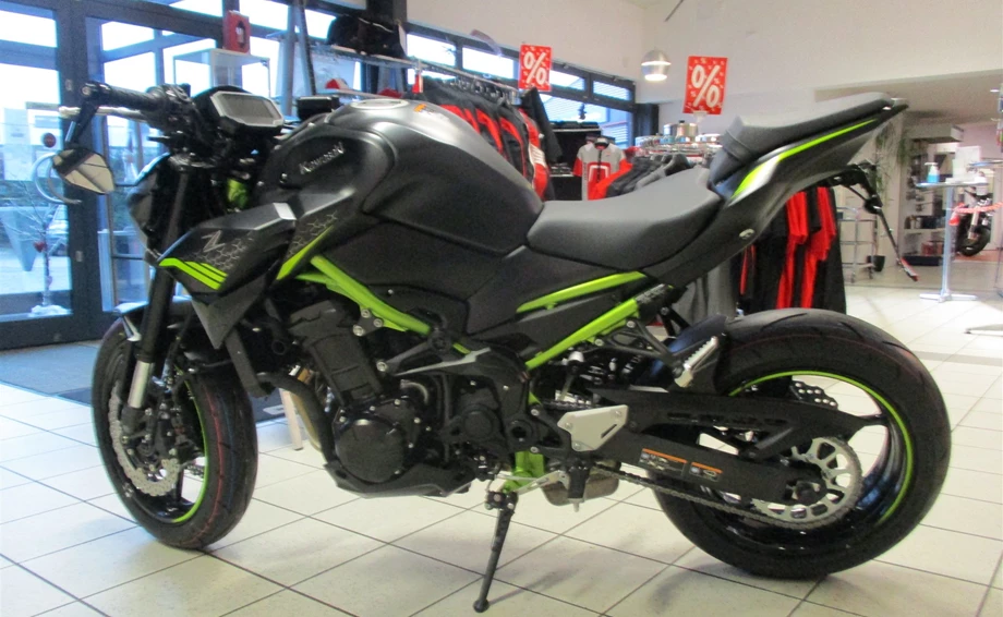 Umbgebautes Motorrad Kawasaki Z900 Bild 10: Umbgebautes Motorrad Kawasaki Z900