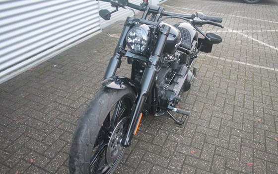 Umgebautes Motorrad Harley-Davidson Softail Breakout 114 FXBRS von X-Trem Custombikes - Bild 18 Umgebautes Motorrad Harley-Davidson Softail Breakout 114 FXBRS von X-Trem Custombikes - Bild 18