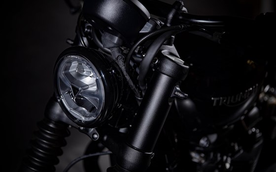 Umgebautes Motorrad Triumph Bonneville Bobber Black von Triumph Emsland - Hertrampf Racing - Bild 21 Umgebautes Motorrad Triumph Bonneville Bobber Black von Triumph Emsland - Hertrampf Racing - Bild 21