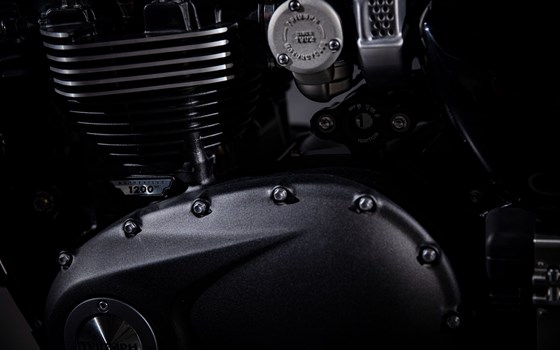 Umgebautes Motorrad Triumph Bonneville Bobber Black von Triumph Emsland - Hertrampf Racing - Bild 22 Umgebautes Motorrad Triumph Bonneville Bobber Black von Triumph Emsland - Hertrampf Racing - Bild 22