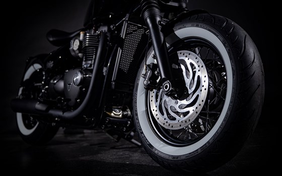 Umgebautes Motorrad Triumph Bonneville Bobber Black von Triumph Emsland - Hertrampf Racing - Bild 24 Umgebautes Motorrad Triumph Bonneville Bobber Black von Triumph Emsland - Hertrampf Racing - Bild 24