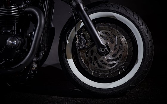 Umgebautes Motorrad Triumph Bonneville Bobber Black von Triumph Emsland - Hertrampf Racing - Bild 30 Umgebautes Motorrad Triumph Bonneville Bobber Black von Triumph Emsland - Hertrampf Racing - Bild 30