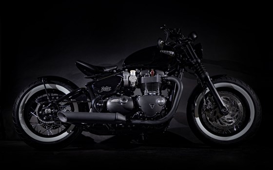 Umgebautes Motorrad Triumph Bonneville Bobber Black von Triumph Emsland - Hertrampf Racing - Bild 5 Umgebautes Motorrad Triumph Bonneville Bobber Black von Triumph Emsland - Hertrampf Racing - Bild 5