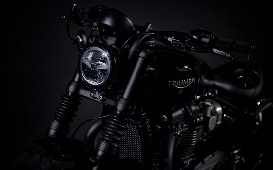 Umgebautes Motorrad Triumph Bonneville Bobber Black von Triumph Emsland - Hertrampf Racing - Bild 8 Umgebautes Motorrad Triumph Bonneville Bobber Black von Triumph Emsland - Hertrampf Racing - Bild 8