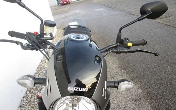 Umgebautes Motorrad Suzuki SV650X von Motorrad Eschlberger - Bild 3 Umgebautes Motorrad Suzuki SV650X von Motorrad Eschlberger - Bild 3