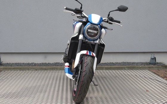 Umgebautes Motorrad Honda CB 1000 R von Zweiradtechnik Jörg Schlieter - Bild 9 Umgebautes Motorrad Honda CB 1000 R von Zweiradtechnik Jörg Schlieter - Bild 9