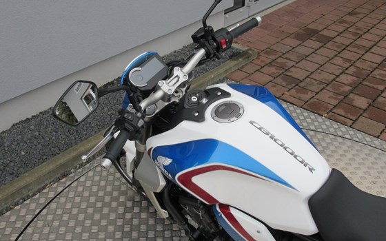 Umgebautes Motorrad Honda CB 1000 R von Zweiradtechnik Jörg Schlieter - Bild 7 Umgebautes Motorrad Honda CB 1000 R von Zweiradtechnik Jörg Schlieter - Bild 7