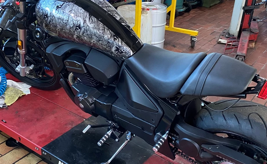 Umbgebautes Motorrad Leonart Pilder 125 Bild 12: Umbgebautes Motorrad Leonart Pilder 125