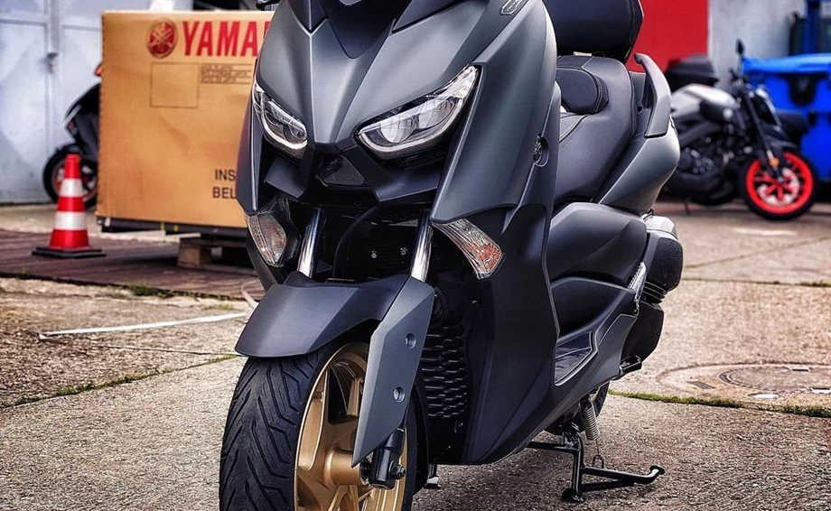 Umbgebautes Motorrad Yamaha XMAX 300 Tech MAX Bild 1: Umbgebautes Motorrad Yamaha XMAX 300 Tech MAX
