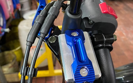 Umgebautes Motorrad FK Motors FK 12 SF Street-Fighter von Auto Center Brenner GmbH - Bild 4 Umgebautes Motorrad FK Motors FK 12 SF Street-Fighter von Auto Center Brenner GmbH - Bild 4