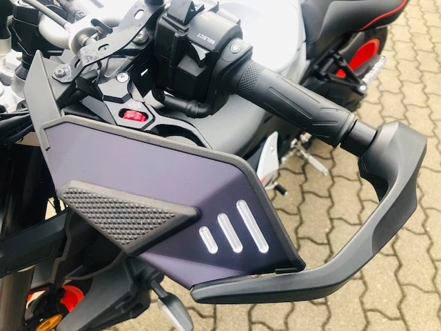 Umbgebautes Motorrad Yamaha MT-10 Bild 4: Umbgebautes Motorrad Yamaha MT-10