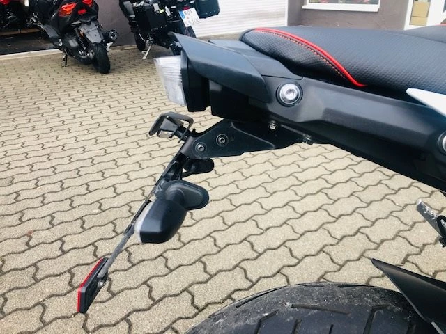 Umbgebautes Motorrad Yamaha MT-10 Bild 9: Umbgebautes Motorrad Yamaha MT-10