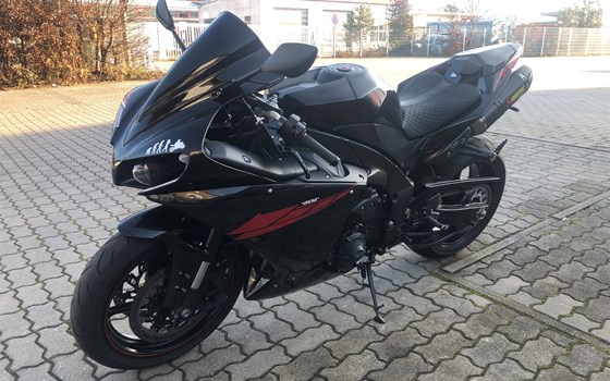 Umgebautes Motorrad Yamaha R1 von CCMotoforum - Bild 4