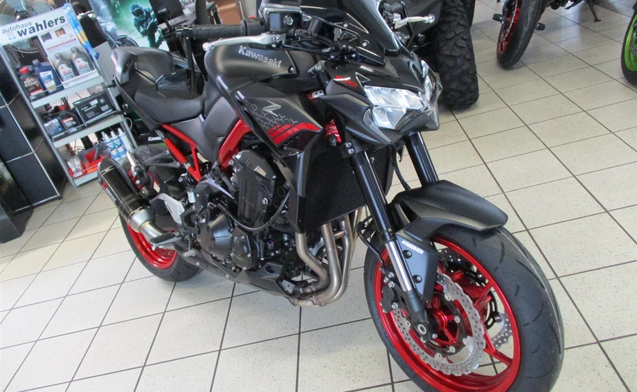 Umbgebautes Motorrad Kawasaki Z900 Bild 8: Umbgebautes Motorrad Kawasaki Z900