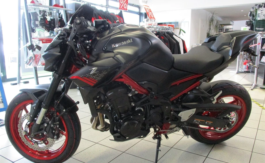 Umbgebautes Motorrad Kawasaki Z900 Bild 6: Umbgebautes Motorrad Kawasaki Z900