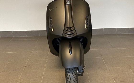 Umgebautes Motorrad Vespa GTS 300hpe Notte ABS von Jahelka Zweirad GmbH - Bild 6 Umgebautes Motorrad Vespa GTS 300hpe Notte ABS von Jahelka Zweirad GmbH - Bild 6