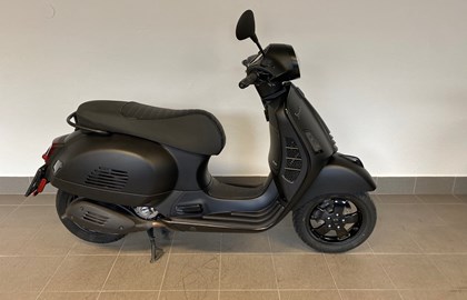 Vespa GTS 300hpe Notte ABS Custom Bike