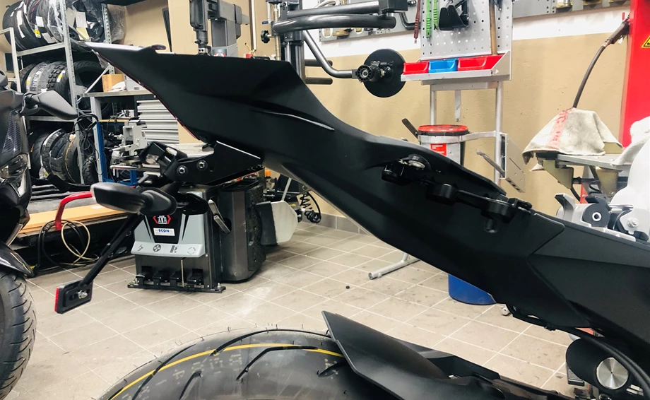 Umbgebautes Motorrad Yamaha MT-10 Bild 3: Umbgebautes Motorrad Yamaha MT-10