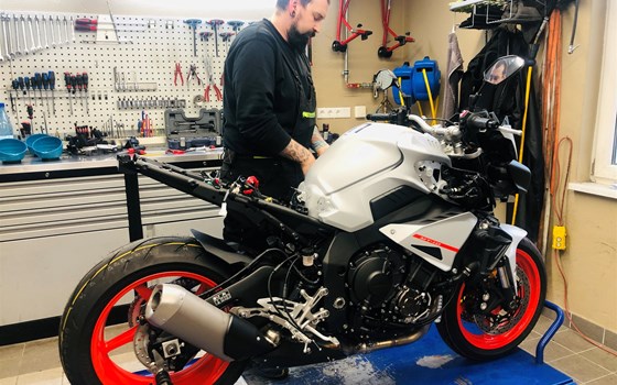 Umgebautes Motorrad Yamaha MT-10 von CCMotoforum - Bild 1