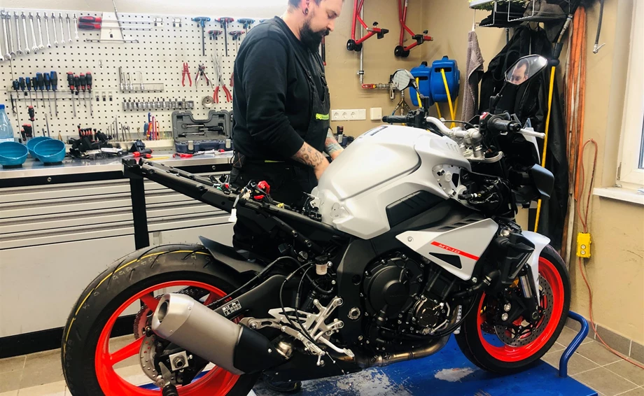 Umbgebautes Motorrad Yamaha MT-10 Bild 1: Umbgebautes Motorrad Yamaha MT-10